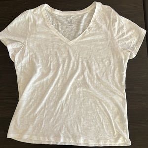 Like new G.I.L.I v neck tee